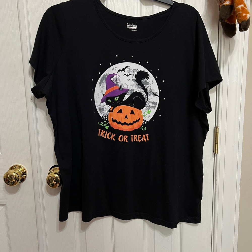 Basic Editions Black Tee with Pumpkin and Cat Design